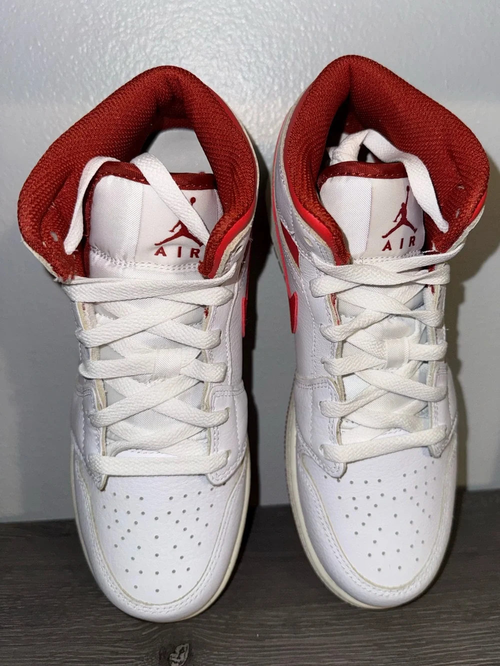 Air Jordan 1 Mid SE Kids White/Red Sneakers Size 6Y New In Box Back To School